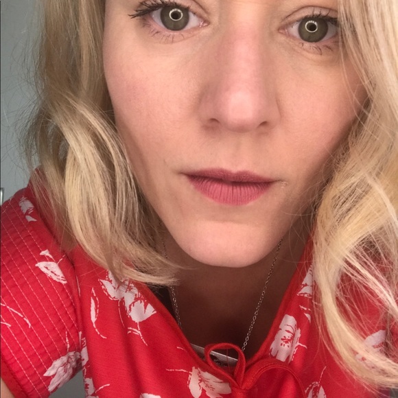 Meet your Posher, Nicole @ Thrifted Mint - Picture 1 of 4